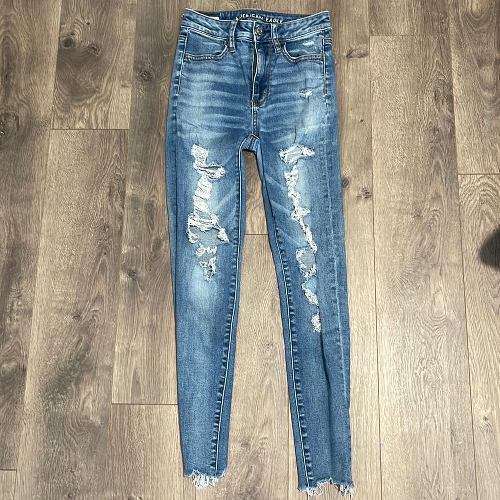 Medium Wash American Eagle Distressed Jeans
